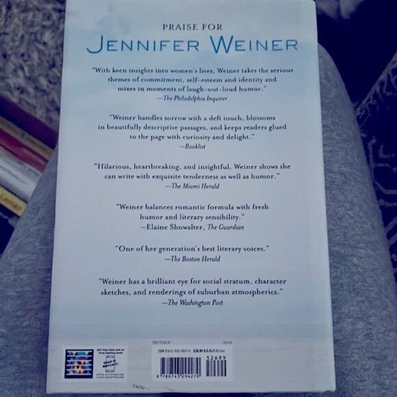 Fly Away Home. A Novel by Jennifer Weiner Hard Cover - Picture 2 of 5